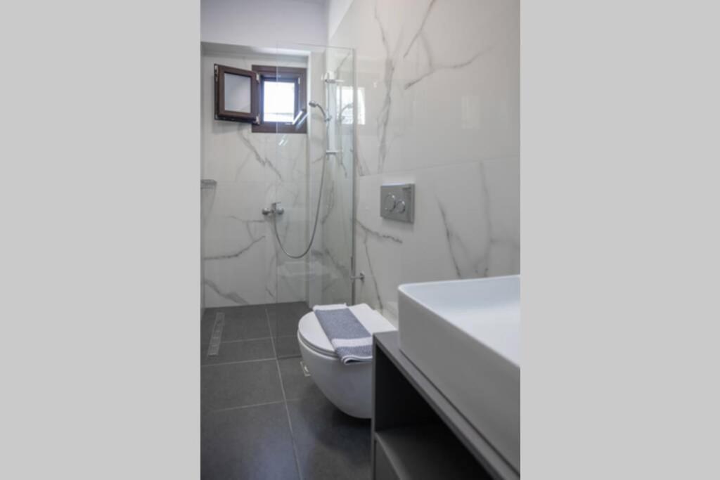 Mela Luxury Apartments Maroulas Exterior photo